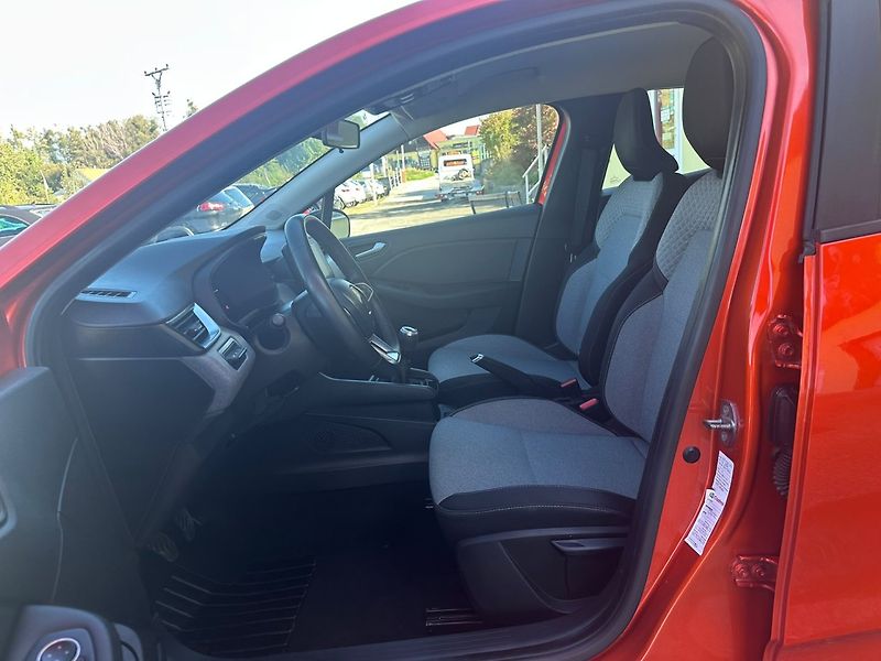 Renault Clio (2024) 1.0 TCe/1MAJ/LED/TOP/NAVI - fotka 9 z 36