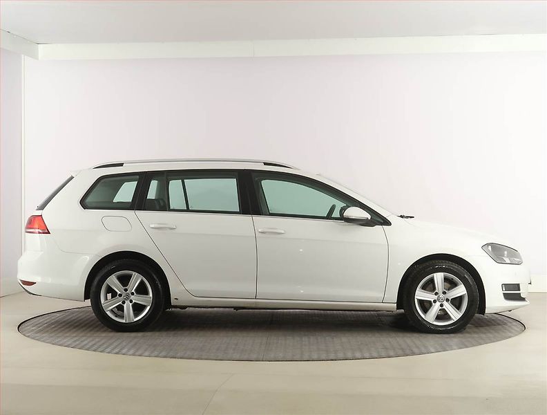 Volkswagen Golf (2015) 1.6 TDI, Automat, Serv.kniha - fotka 6 z 22