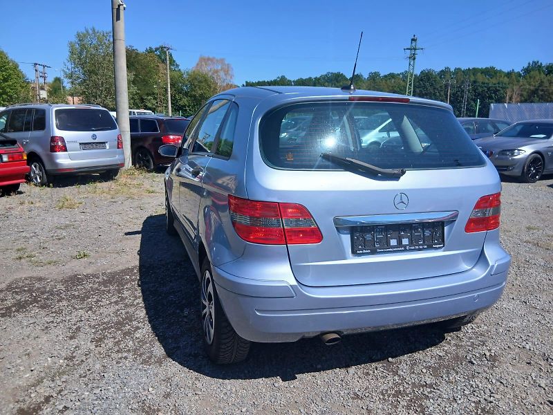 Mercedes-Benz Třídy B 170i, nová STK, celoroční pneu - fotka 14 z 36