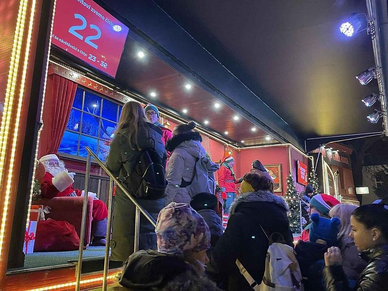 Vánoční kamion Coca-Coly se Santou dorazil do Frýdku-Místku, prosinec 2025.