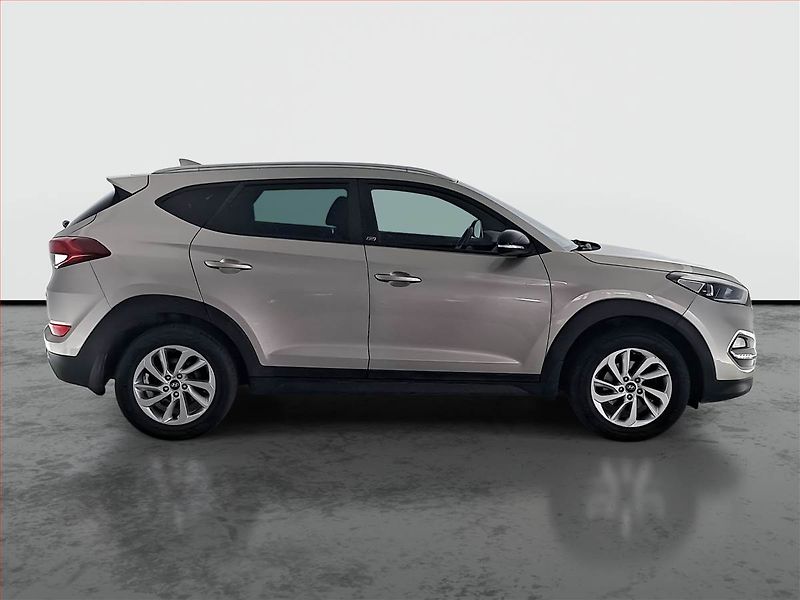 Hyundai Tucson (2018) Trikolor 1.7 CRDi, ČR,1.maj - fotka 6 z 18