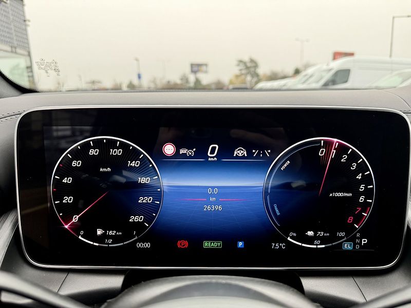 Mercedes-Benz GLC (2023) 300 e 4MATIC SUV - fotka 31 z 48