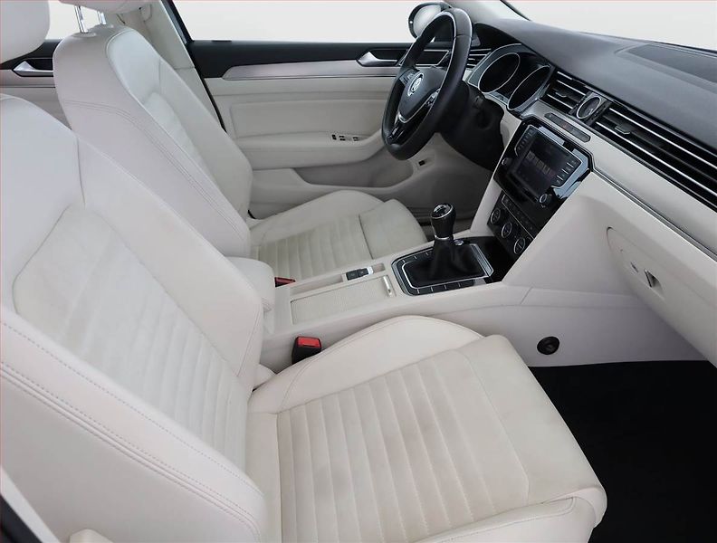 Volkswagen Passat (2016) 2.0 TDI, Serv.kniha, Kůže - fotka 7 z 17