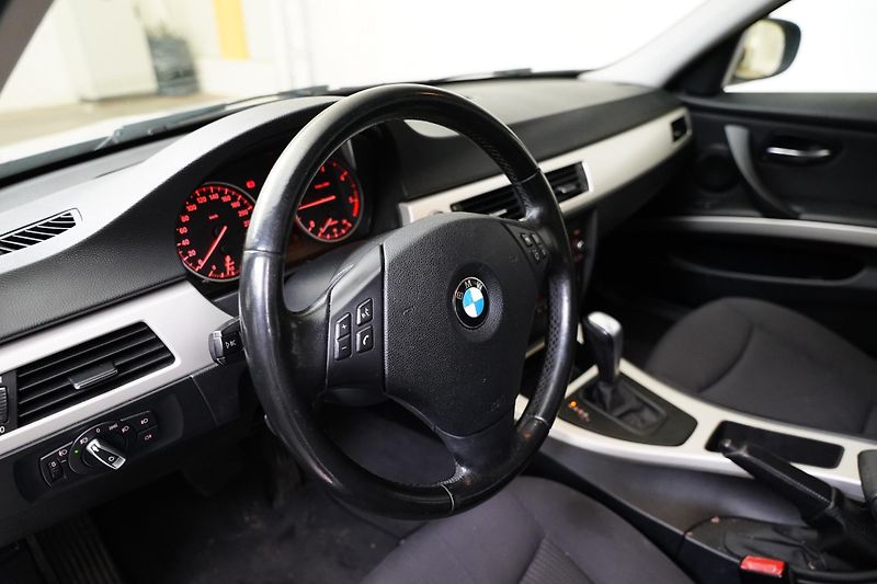 BMW Řada 3 - fotka 14 z 23