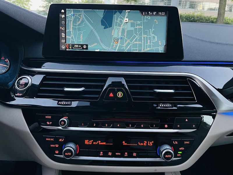 BMW Řada 5 520D AUT KAMERA SERVISKA - fotka 37 z 48