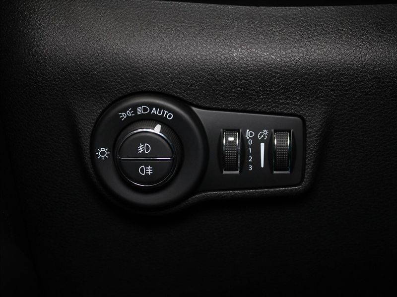 Jeep Compass 1,3 T 110kW AT S-Limited Paměť - fotka 23 z 30