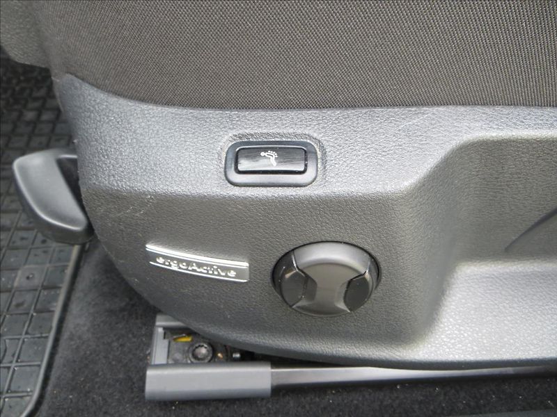 Volkswagen Golf 1,0 TSI 85kW Comfortline DSG - fotka 13 z 24