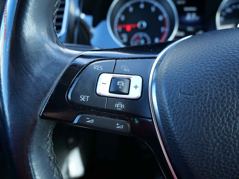Volkswagen Golf (2020) 1.5 TSi, Highline, LED, panor - fotka 15 z 20