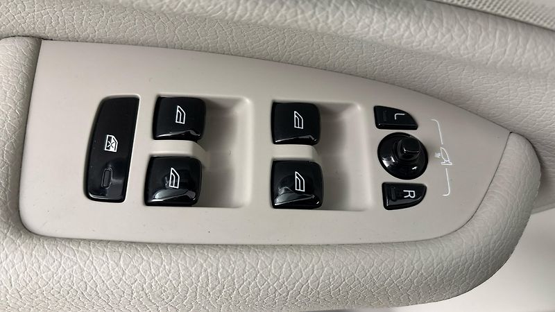 Volvo XC90 2.0 B5 AUT AWD Inscription - fotka 24 z 32