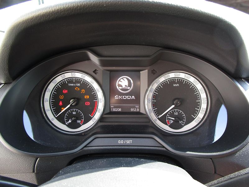 Škoda Octavia 1,6TDI-88KW-KOUPEN ČR-NOVÁ STK - fotka 10 z 15