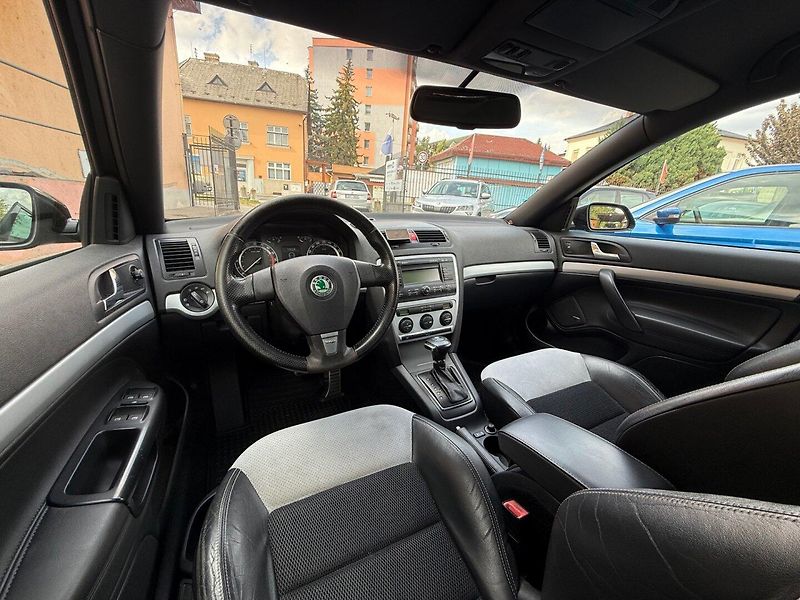 Škoda Octavia (2008) 2.0 TDI RS DSG ! CR ! - fotka 9 z 20