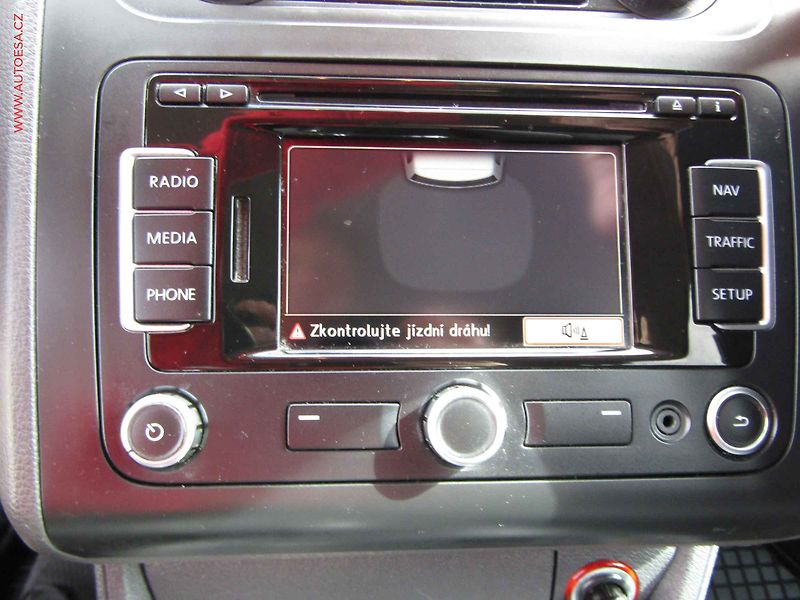 Volkswagen Touran (2011) 1.4 TSi, AC, výhřev sed - fotka 14 z 20