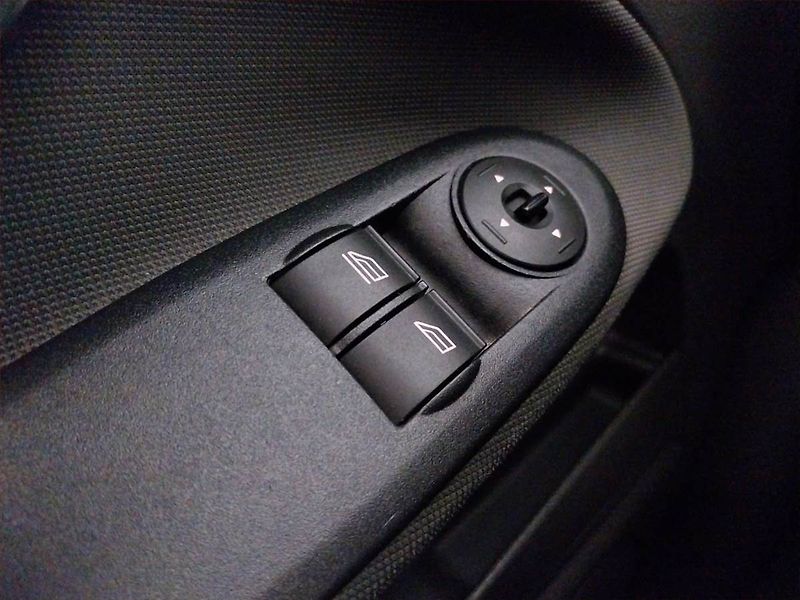 Ford C-MAX (2010) 1.8, Serv.kniha, po STK, Tažné - fotka 16 z 17