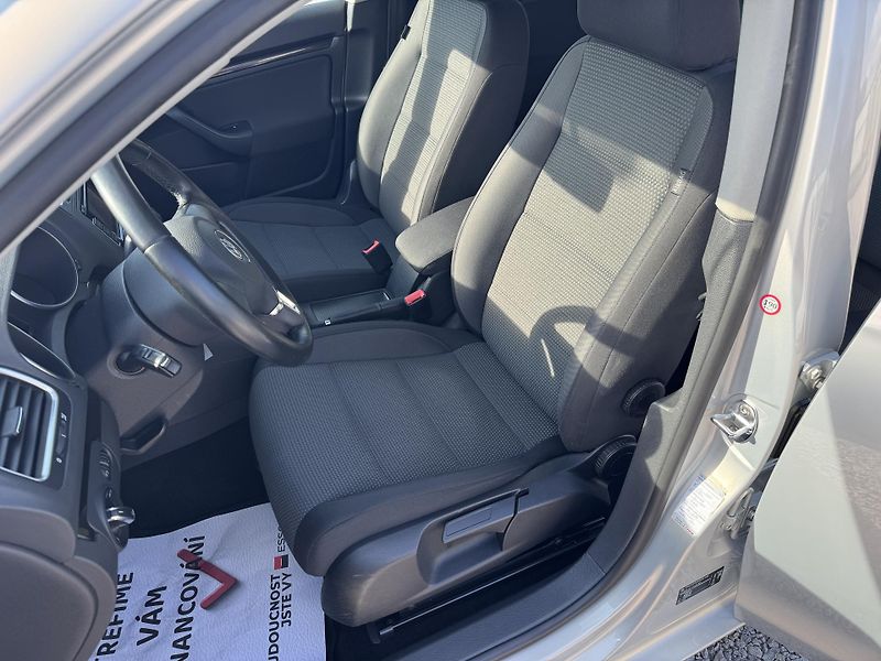 Volkswagen Golf Variant (2010) 1.4TSi,rezervace - fotka 12 z 41