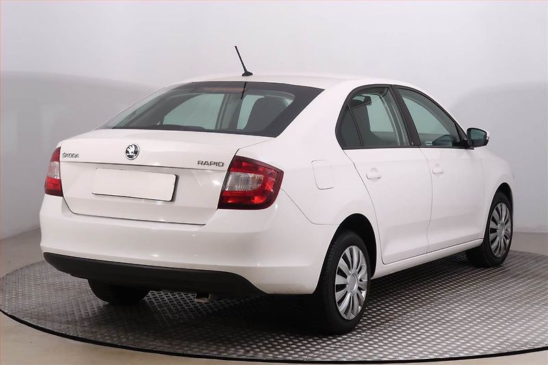 Škoda Rapid (2017) 1.6 TDI, Navi - fotka 5 z 13