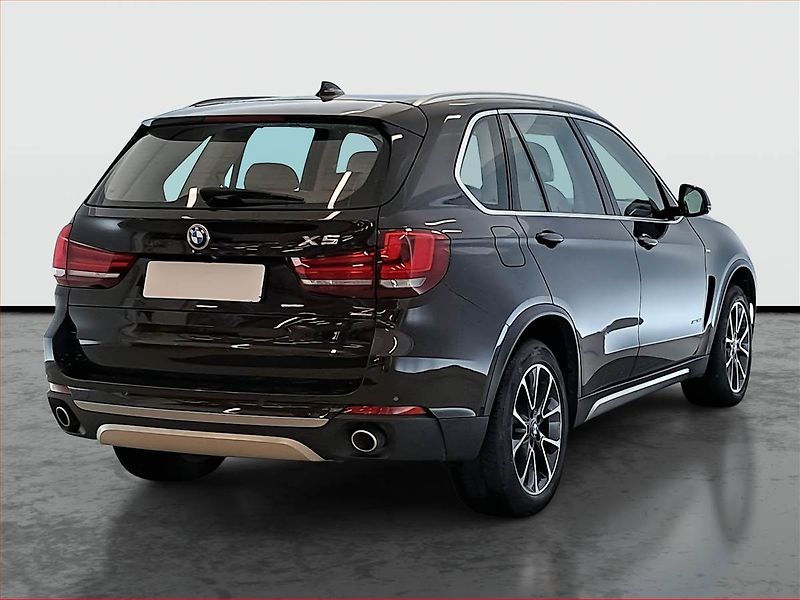 BMW X5 (2013) xDrive30d - fotka 5 z 19