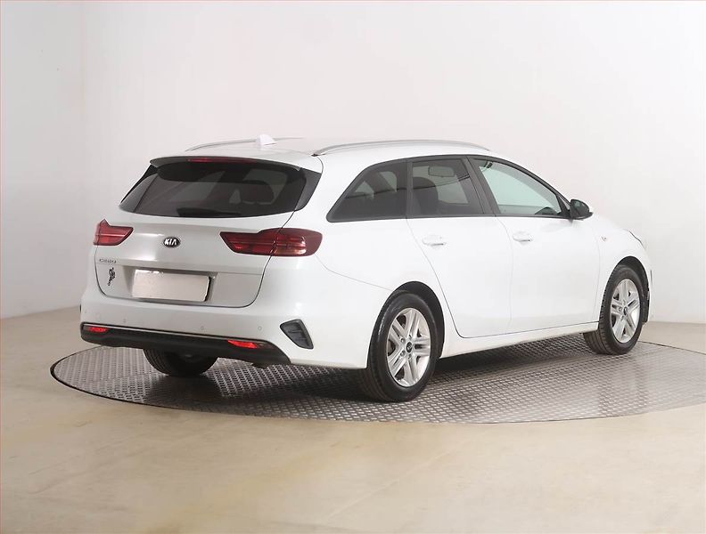 Kia Ceed (2020) 1.0 T-GDI, Tempomat - fotka 5 z 16