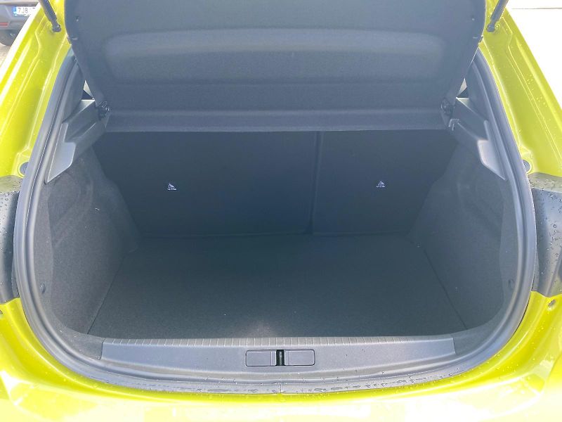 Peugeot 208 (2026) STYLE Turbo 100 MAN6  - fotka 9 z 27
