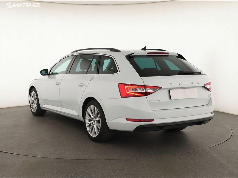 Škoda Superb (2020) - fotka 2 z 21
