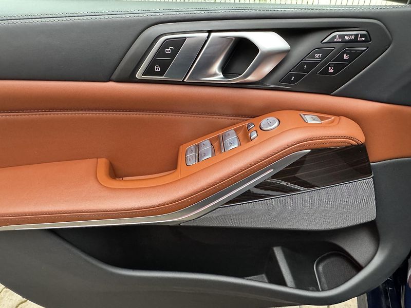 BMW X7 40i-INDIVID-MASÁŽE-R22-TAŽ. - fotka 14 z 47