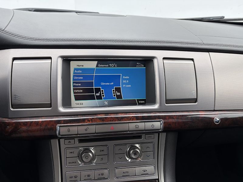 Jaguar XF (2010) 3.0 V6D - fotka 15 z 28