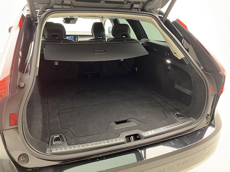 Volvo V90 CC D5 AWD MOMENTUM POLESTAR  - fotka 6 z 46