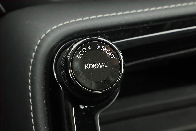 Lexus NX 200t (2023) 450h+ - fotka 8 z 21