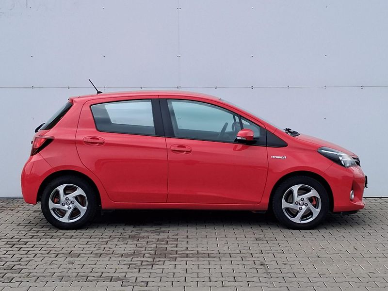 Toyota Yaris 1.5 HSD Trend - fotka 8 z 23