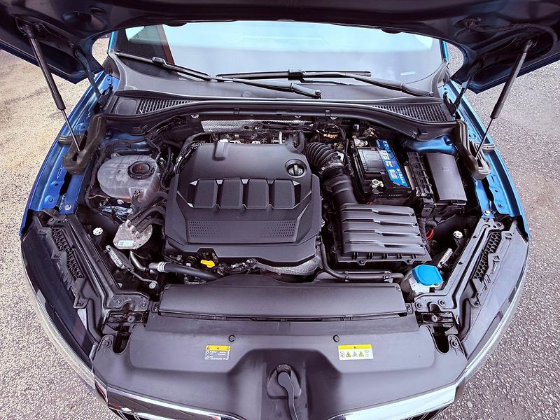 Škoda Superb 2.0 TDi DSG Style, Keyless - fotka 29 z 30