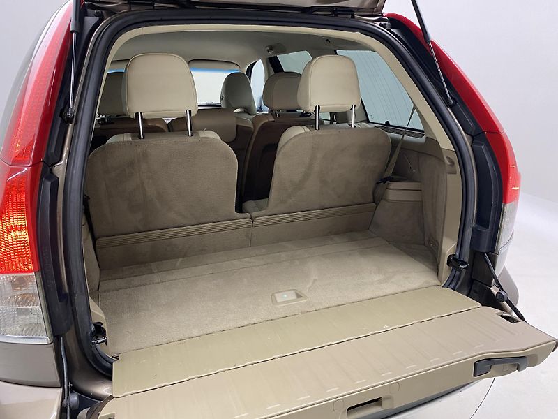 Volvo XC90 D5 AWD EXECUTIVE AUT CZ - fotka 6 z 37