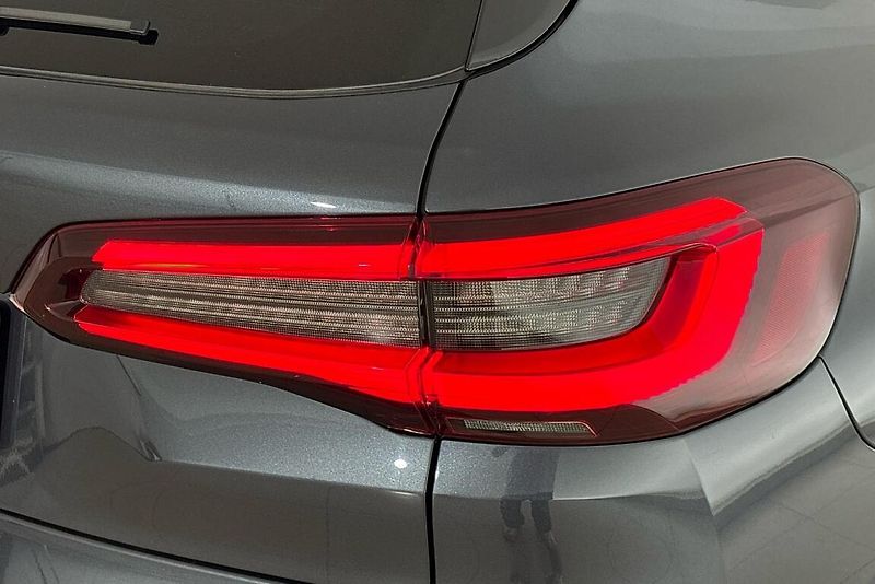BMW X5 xDrive40i - fotka 5 z 27