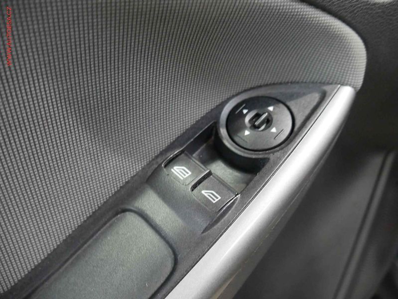 Ford Focus (2012) 1.6 i, ČR, AC, zmk.řazení - fotka 16 z 16