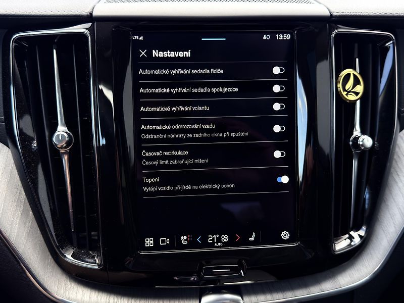 Volvo XC60 T8 AWD RECH.*ULTRA DARK + kola - fotka 48 z 51