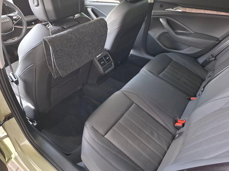 Škoda Superb (2025) COMBI L&K TD 110/2.0 A7F - fotka 6 z 30