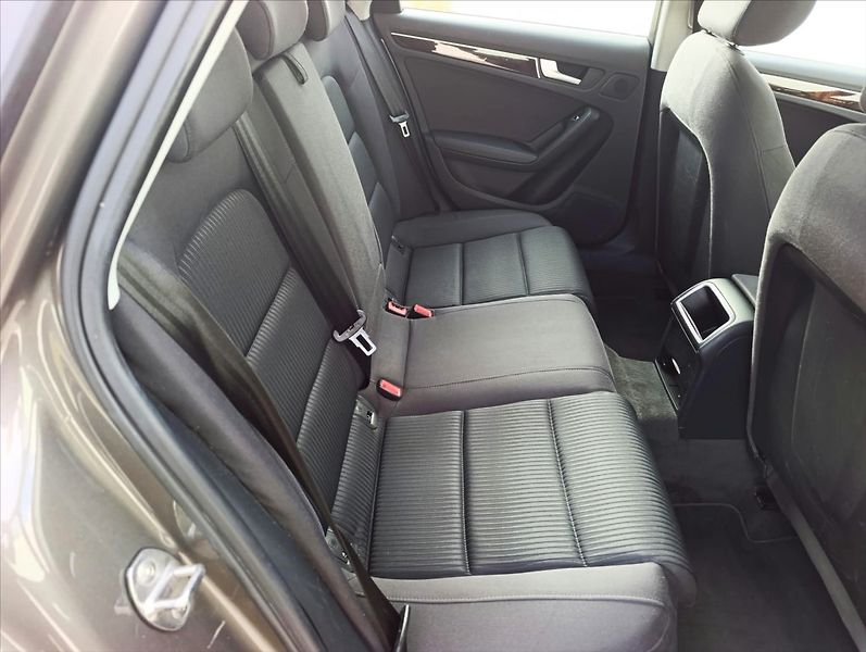 Audi A4 1,8 TFSi Quattro Navi Tempomat - fotka 24 z 34