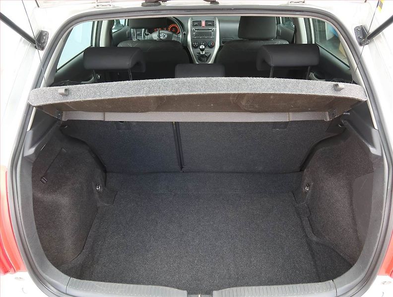 Toyota Auris (2009) 1.3 Dual VVT-i, Park. senzory - fotka 13 z 15