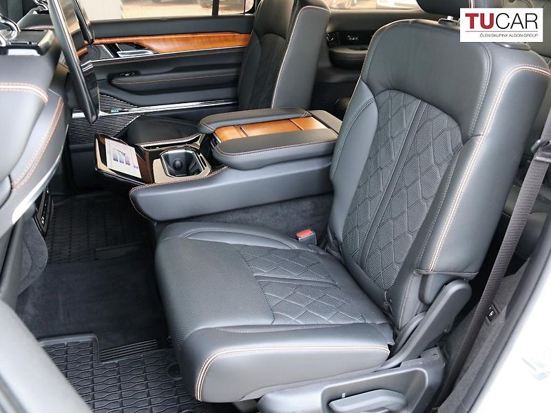 Jeep Grand Wagoneer (2023) 6.4 V8 SERIES III LPG  - fotka 27 z 36