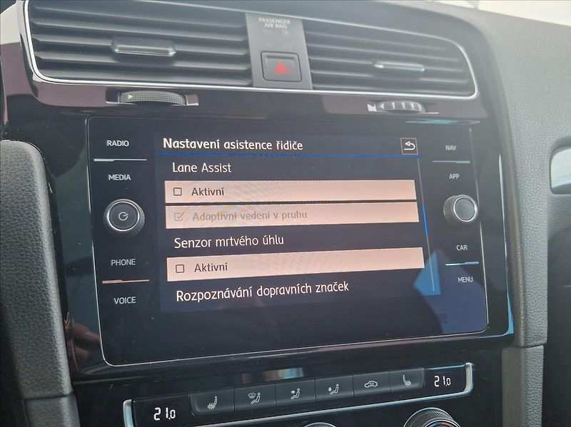 Volkswagen Golf 1,6 TDI LED KOMP.SERV.HISTORIE - fotka 40 z 50