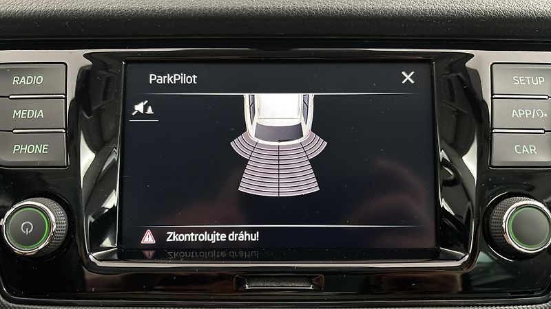 Škoda Fabia 1.0 TSI Ambition Combi Tour - fotka 12 z 24