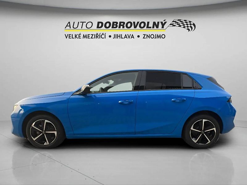 Opel Astra Edition HB 1.2 TURBO (96kW/130 - fotka 3 z 26