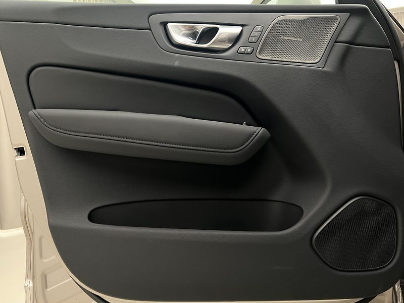 Volvo XC60 T6 AWD BRIGHT PLUS CZ 1.maj. - fotka 7 z 47