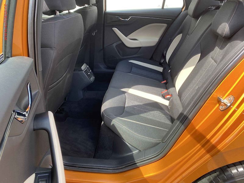 Škoda Kamiq (2022) 1.0 TSi, ČR, Style, DSG - fotka 10 z 17