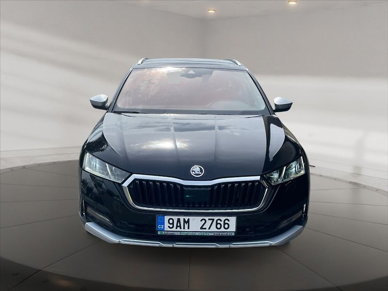 Škoda Octavia 2,0 TDI Scout 4x4 DSG - fotka 2 z 11