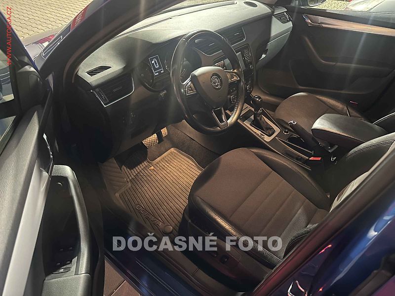 Škoda Octavia (2016) 1.4 TSI, 2.maj, servis.kniha - fotka 3 z 3