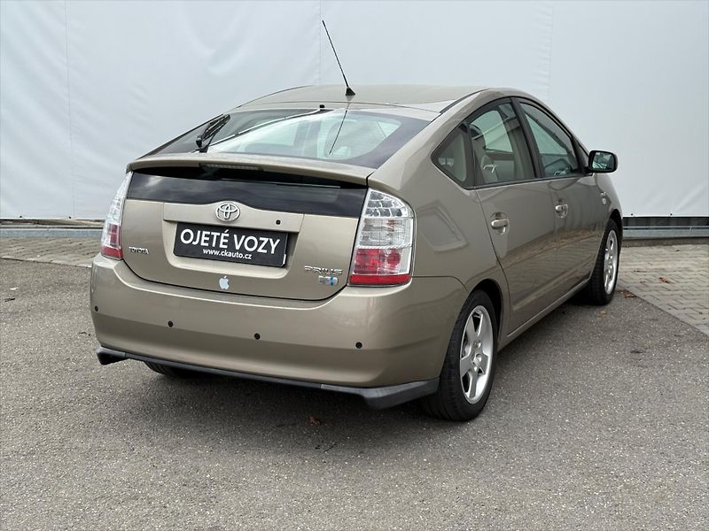 Toyota Prius 1,5 ÚPRAVA ZTP-RUČNÍ OVLÁDÁNÍ - fotka 6 z 15
