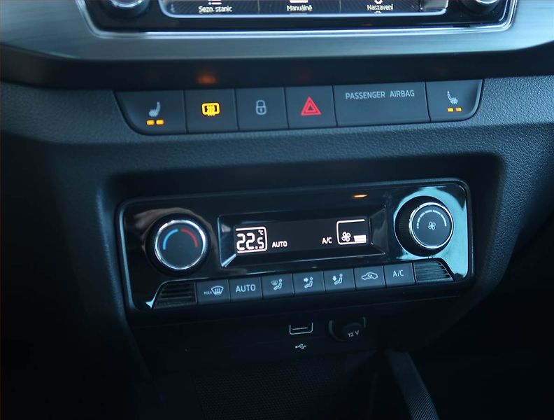Škoda Fabia (2019) Style 1.0 TSI, Serv.kniha - fotka 19 z 23