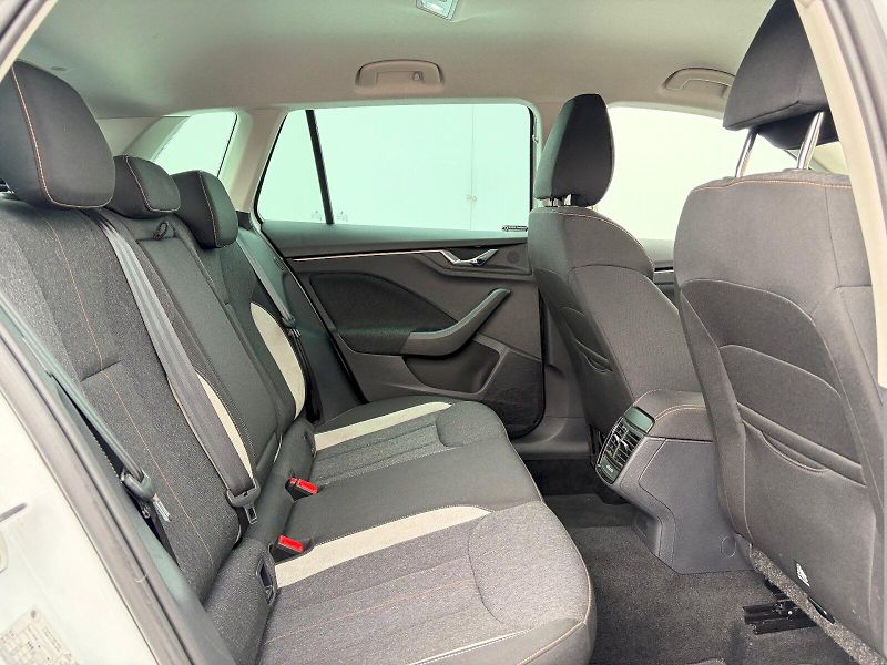 Škoda Kamiq (2024) 1.5 TSI / 110 kW / TOP SELECTI - fotka 9 z 34