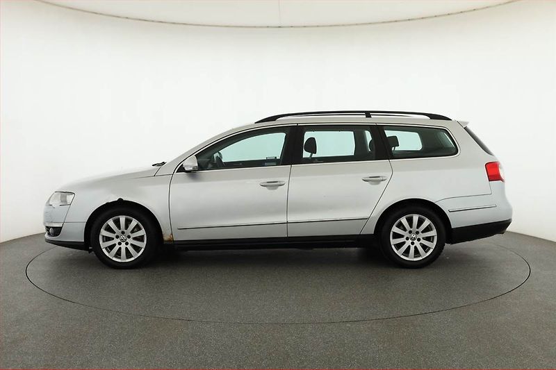 Volkswagen Passat (2009) 2.0 TDI, Automat, po STK - fotka 3 z 16