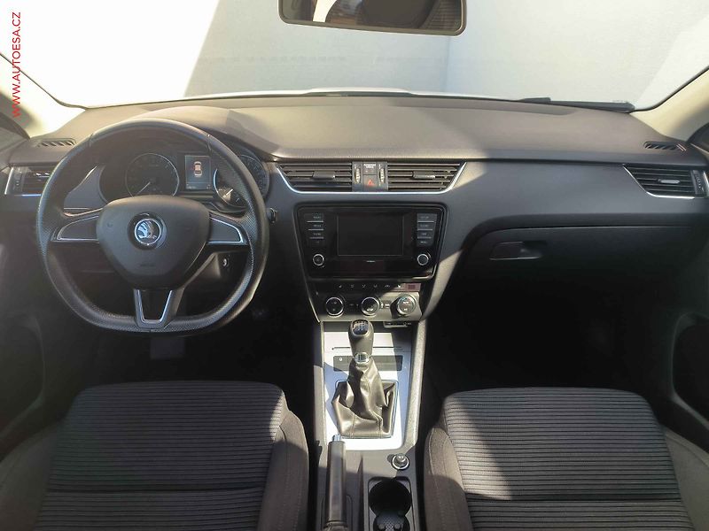 Škoda Octavia (2015) 1.6TDi, ČR, AC, výhřev sed. - fotka 8 z 17