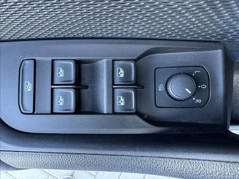 Škoda Octavia 2,0 TDI DPH 1.maj. původ ČR - fotka 22 z 50